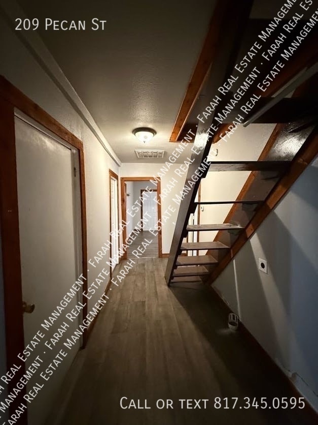 Building Photo - 209 Pecan St