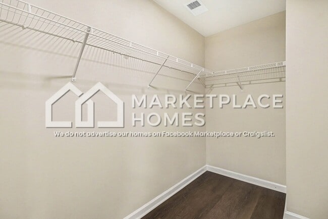 Building Photo - 5128 Rapahoe Trail