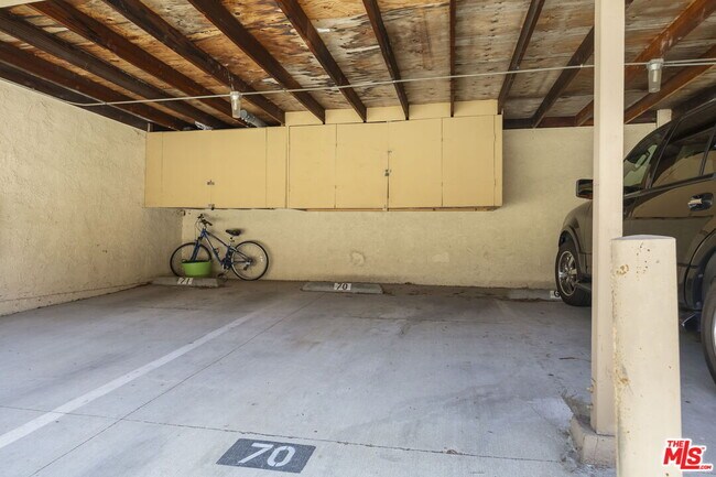 Building Photo - 27462 Country Glen Rd