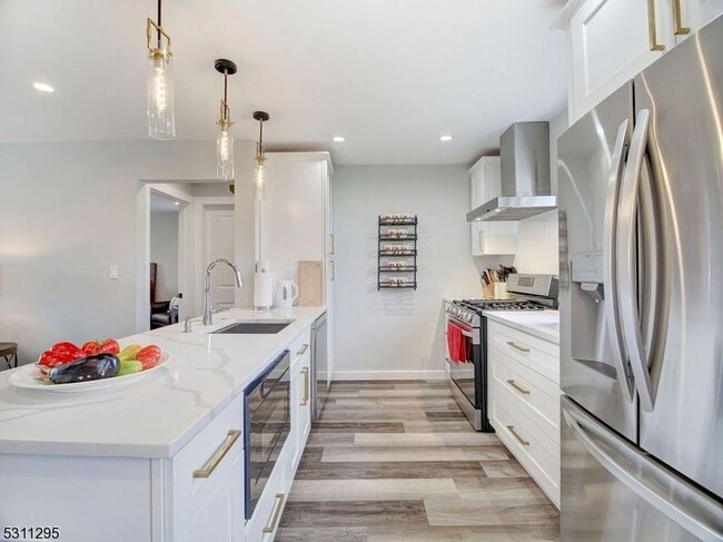 Building Photo - 43 Conforti Ave