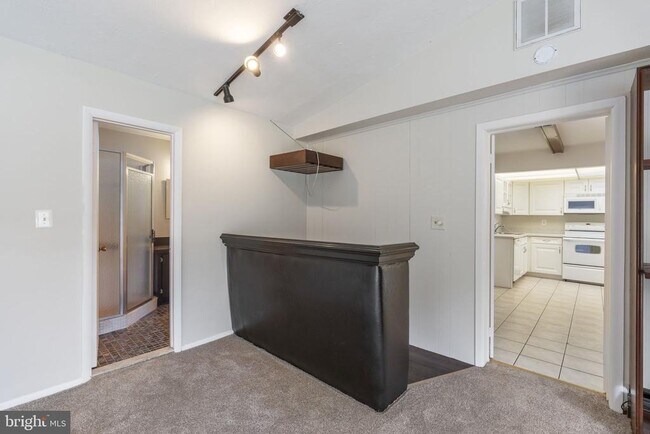 Building Photo - 8005 Woodholme Cir