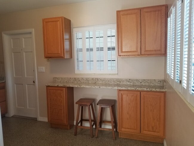 Building Photo - Charm + Plenty of Storage Space-Make this Temple Terrace House A Home!