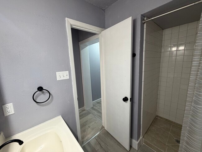 Building Photo - 110 Cimarron Ln
