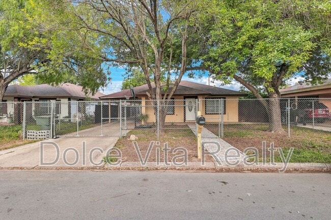 Primary Photo - 1329 Shufford St