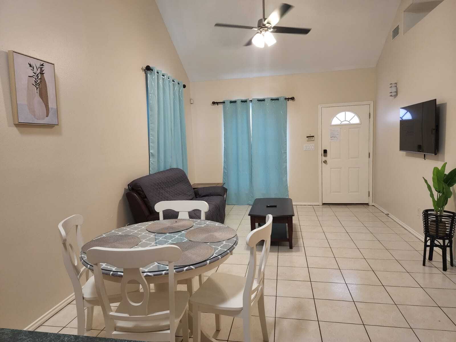 Building Photo - 3810 W Sarah Evans