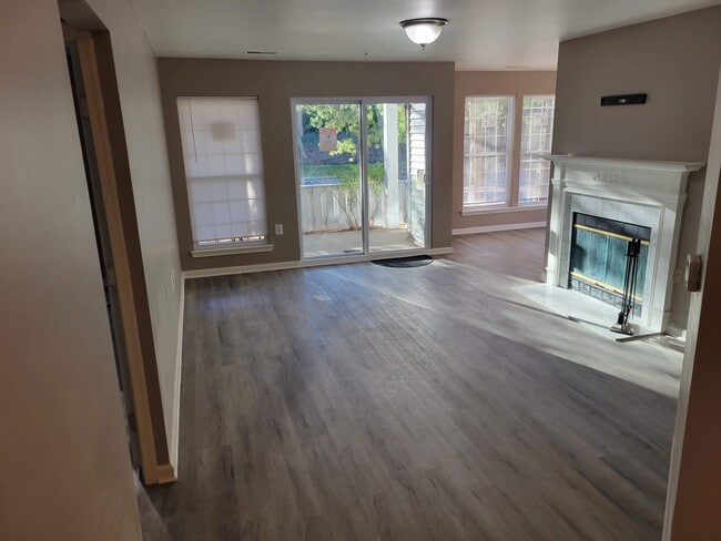 Family Room - 4411 Silverbrook Ln