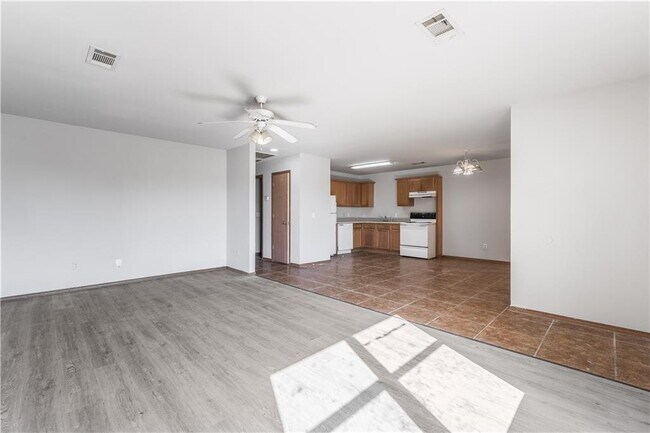 Building Photo - 322 E Southern Trace Dr