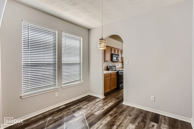 Building Photo - 3138 Red Rover Ct