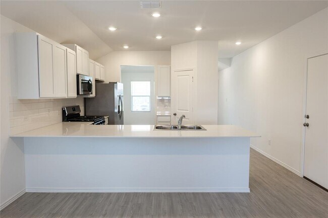 Building Photo - 153 Sormonne Lp