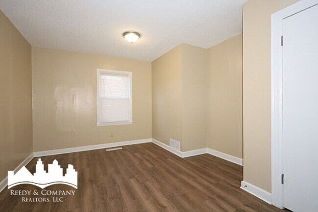 Building Photo - 3733 Miami Ave