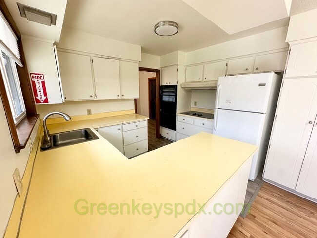 Building Photo - Mid-Century Classic House in Reedwood Neig...