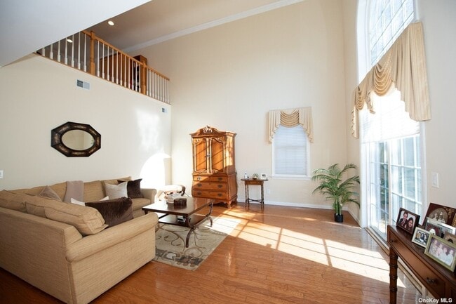 Building Photo - 546 Bardini Dr