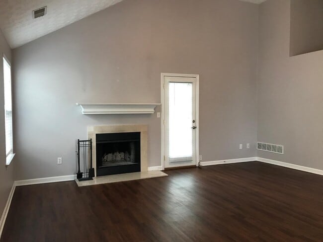 Building Photo - 881 Gerardi Rd