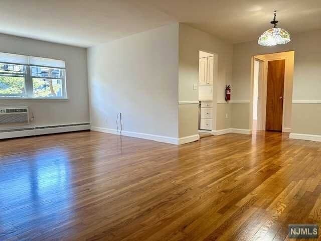 Primary Photo - 1620 Valley St