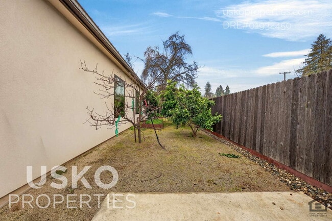 Building Photo - 103 Lazy Oak Ln