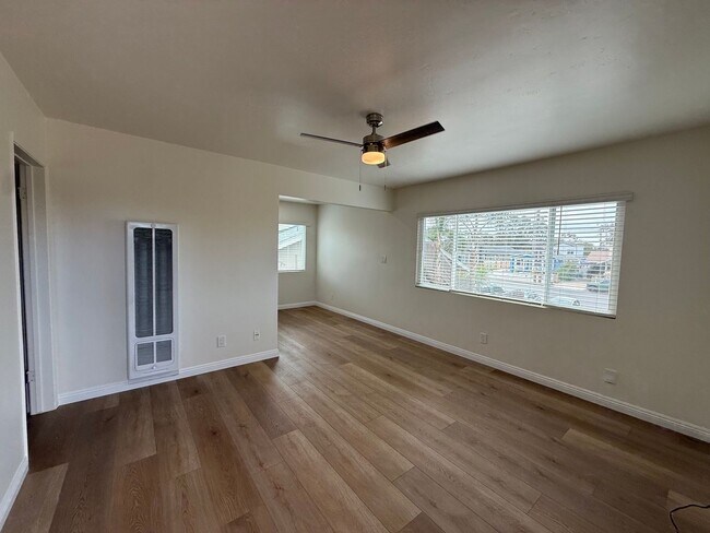 Building Photo - 1072 Lincoln Ave