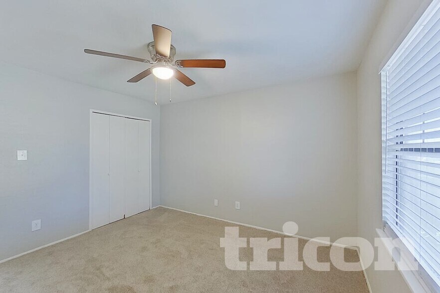 Building Photo - 10022 Deer Hollow Dr