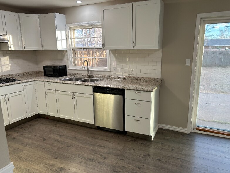 Building Photo - 5507 Floyd Ave