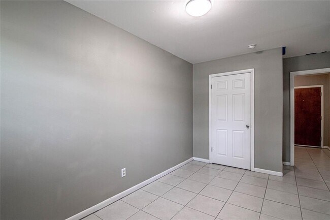 Building Photo - 604 Hayman St