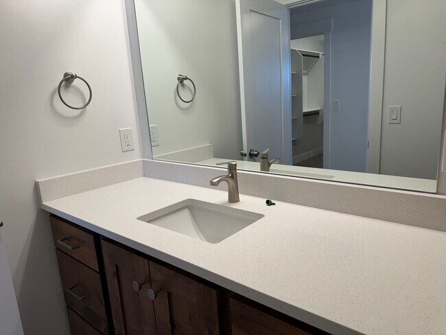Building Photo - 3 Bedroom 2 Bathroom -Basement Apartment-Saddlebrook Dr. Santaquin