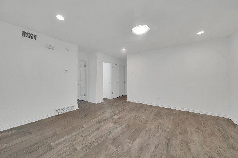 Building Photo - 4622 Bayview Dr