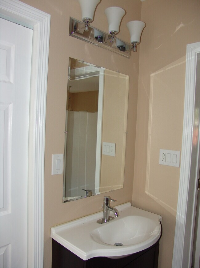 Building Photo - 559 S Fannin St