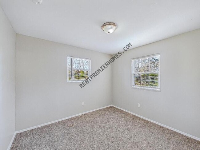 Building Photo - 6921 Knollwood Rd