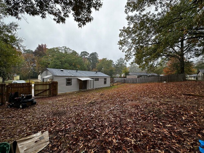 Building Photo - 3535 Farwood Dr