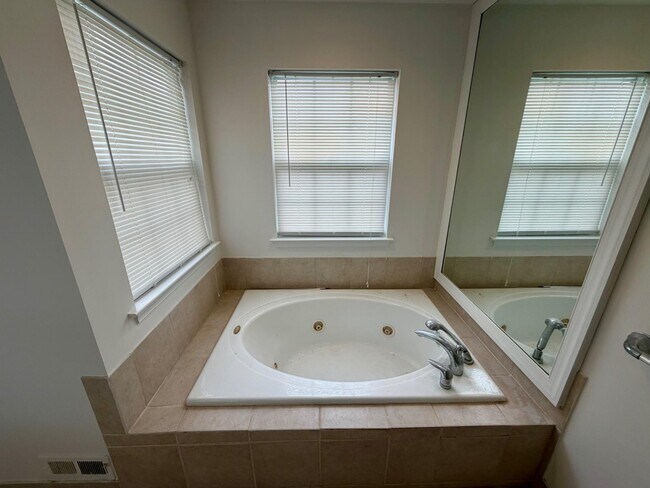 Building Photo - 113 Broadleaf Pl