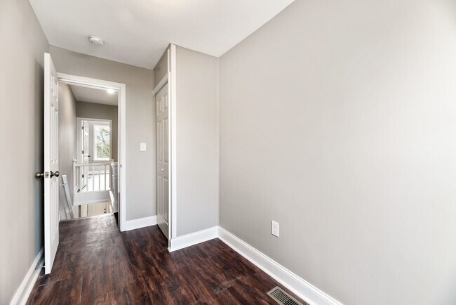 Building Photo - 2 Bedroom Rowhome- Baltimore City