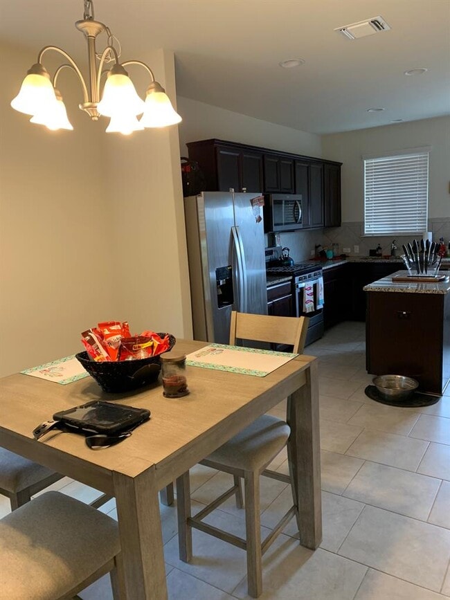 Building Photo - 605 Coffee Berry Dr