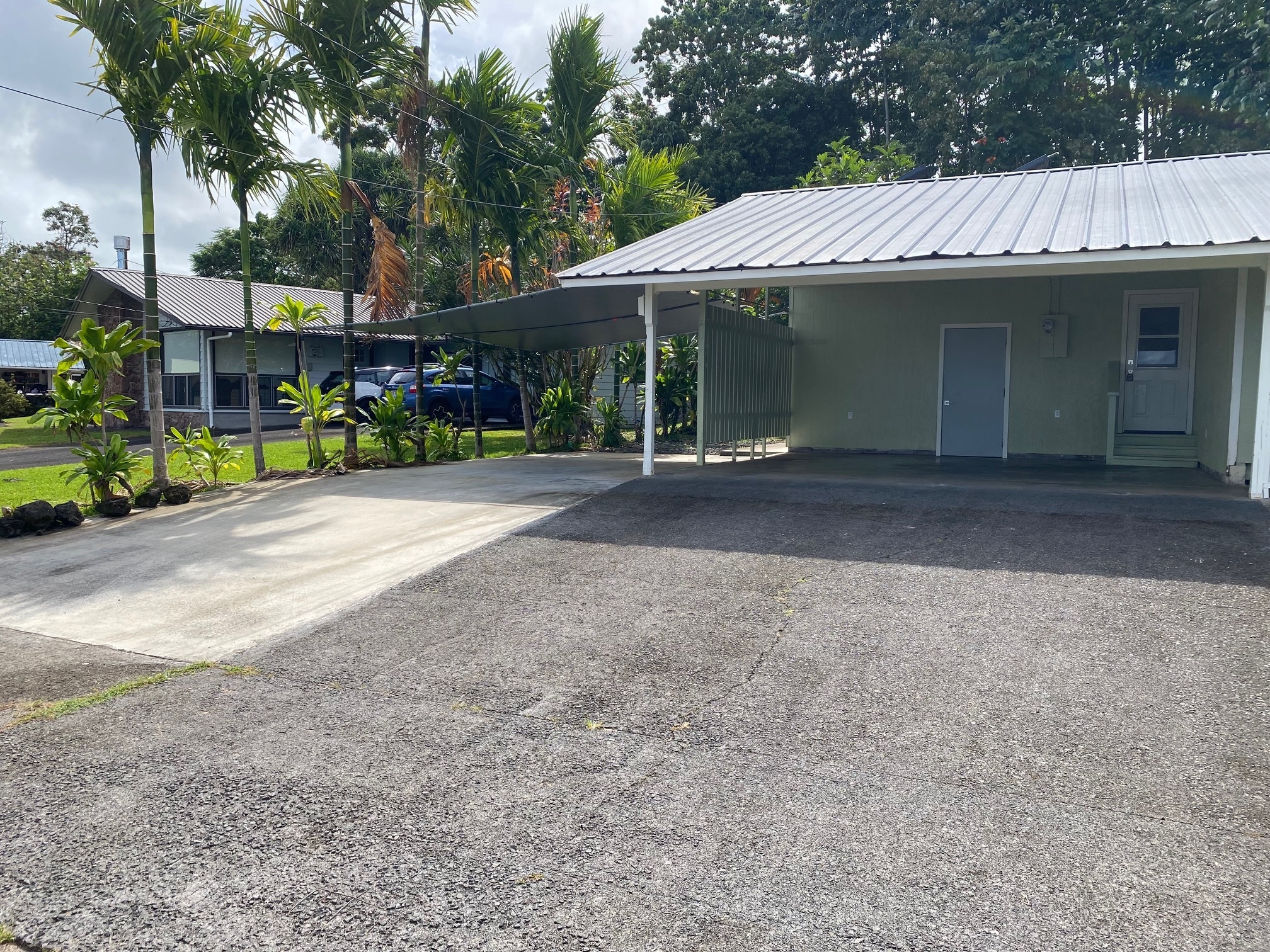 Garage - 1594 Kaunala Pl