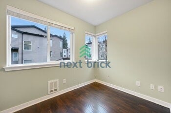 Building Photo - 4 BED & 3.5 BATH Townhouse FOR RENT