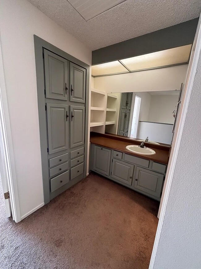 Building Photo - 750 Chorro St