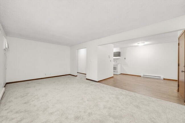 Building Photo - 609 E 3rd St