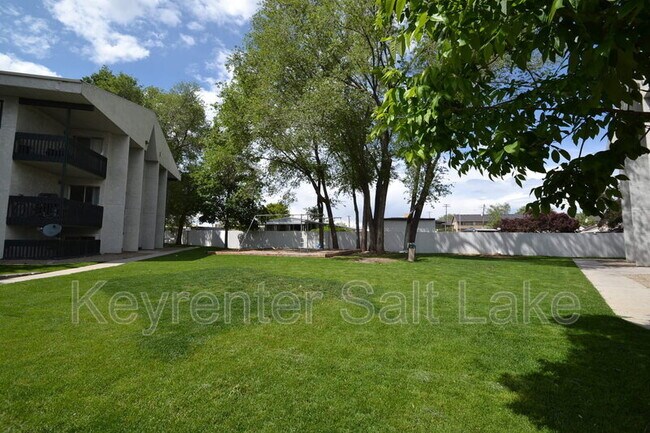 Building Photo - 233 E Hill Avenue