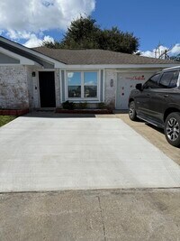 Building Photo - 204 Dale Ave