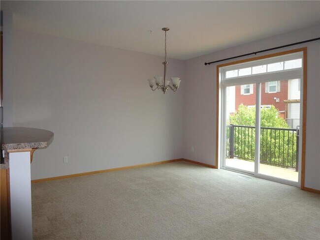 Building Photo - 11846 Emery Village Dr N