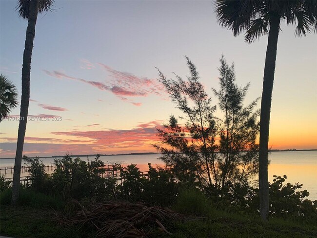 Building Photo - 6003 S Indian River Dr