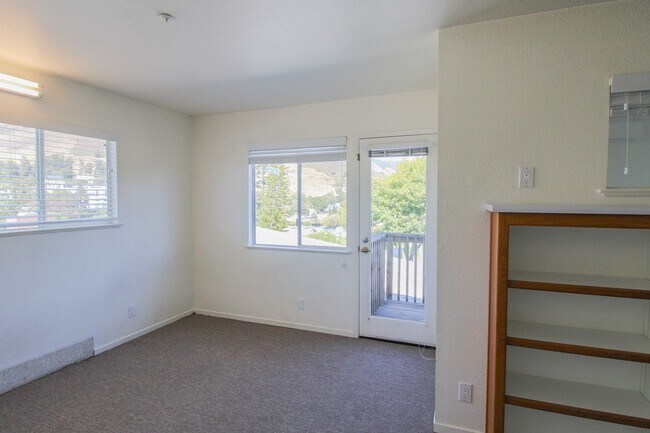 Building Photo - 299 Albert Dr