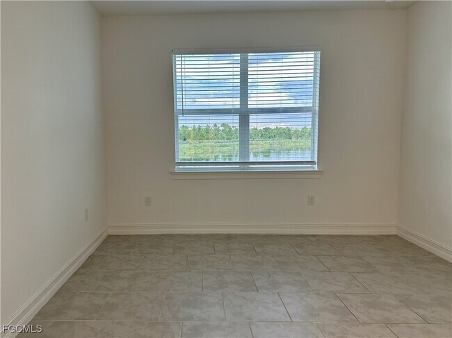 Building Photo - 43613 Sparrow Dr