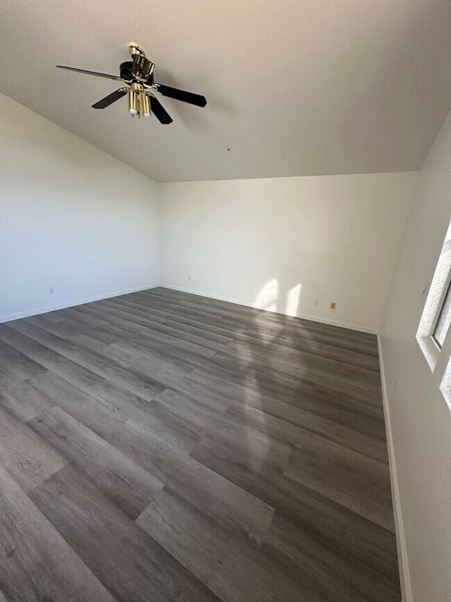 Building Photo - Gorgeous 4 bedroom Scottsdale home with POOL and 3 car garage