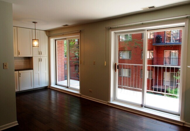 Building Photo - 129 Acacia Cir