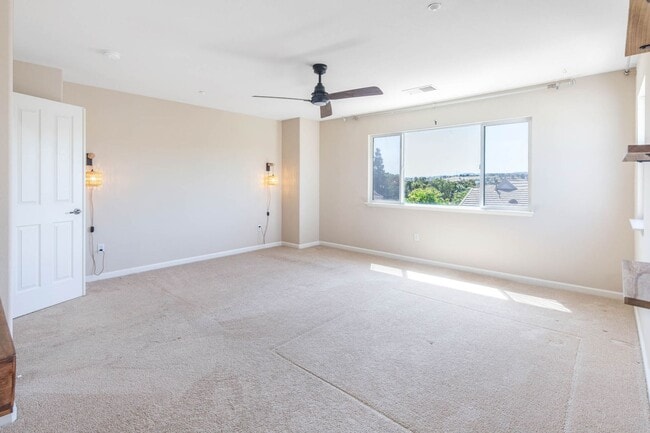 Building Photo - Gorgeous 4 Bedroom with SOLAR in Shadow Lakes!