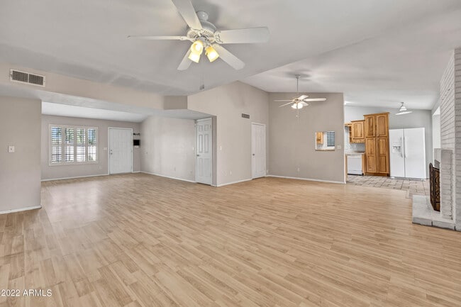 Building Photo - 16250 N 64th Pl