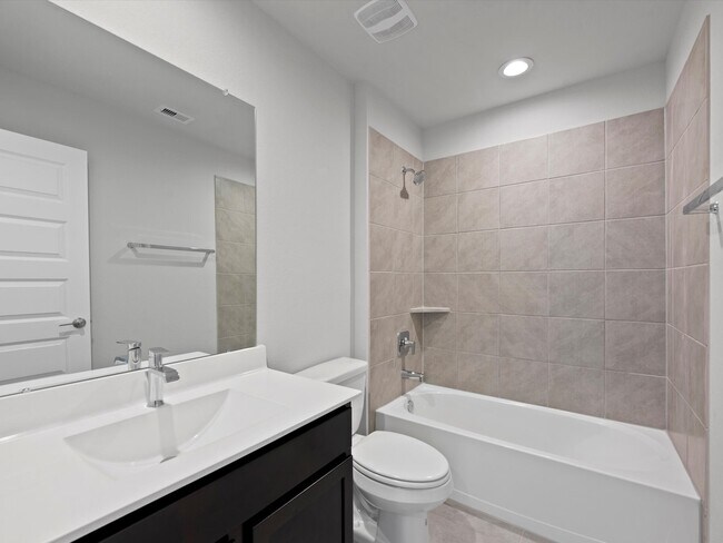 Building Photo - 3335 Silverton Dr