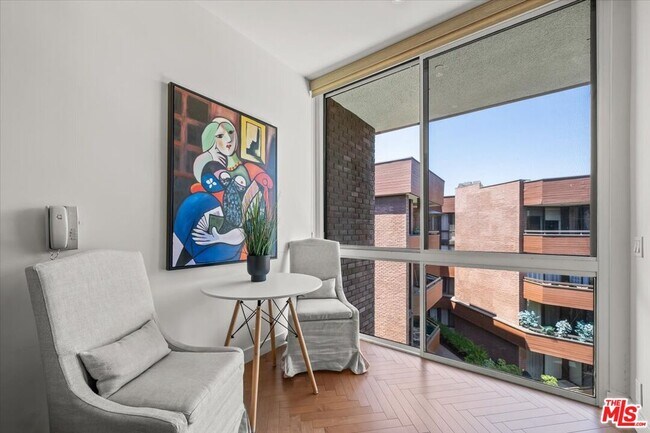Building Photo - 300 N Swall Dr