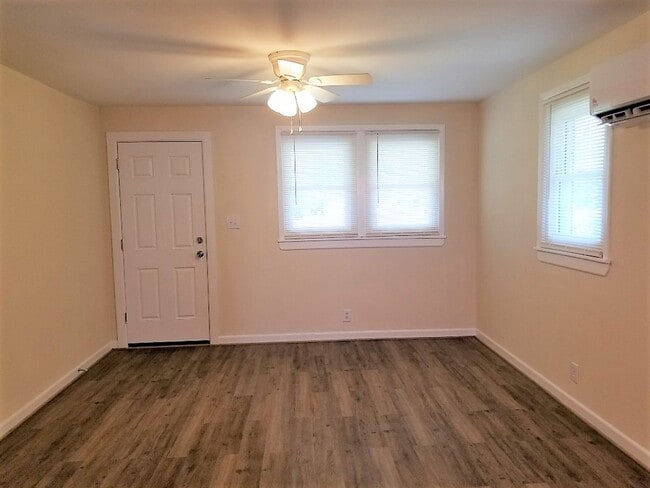 Building Photo - 142 Booker St