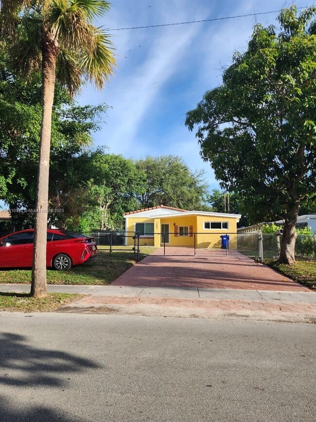 Primary Photo - 1582 NE 172nd St