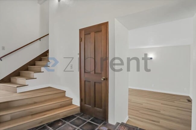 Building Photo - Unit